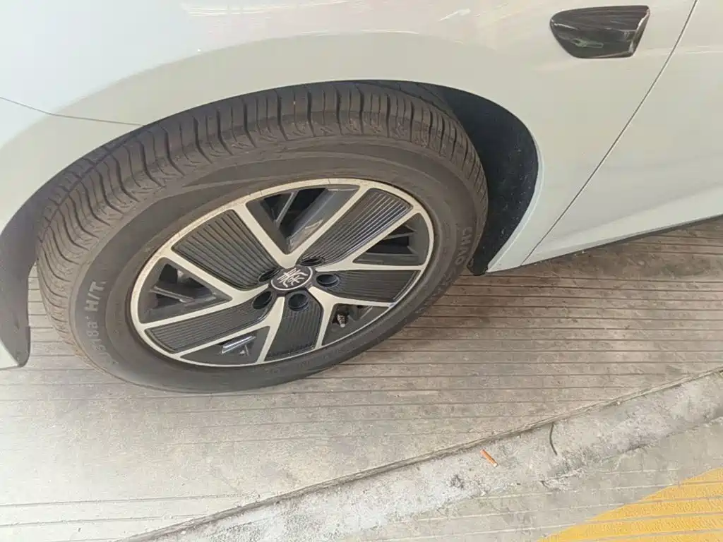 BYD Qin L — фото 23