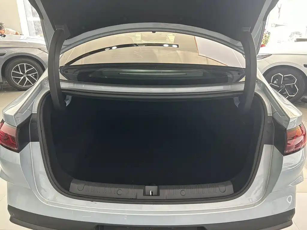 BYD Qin L — фото 14