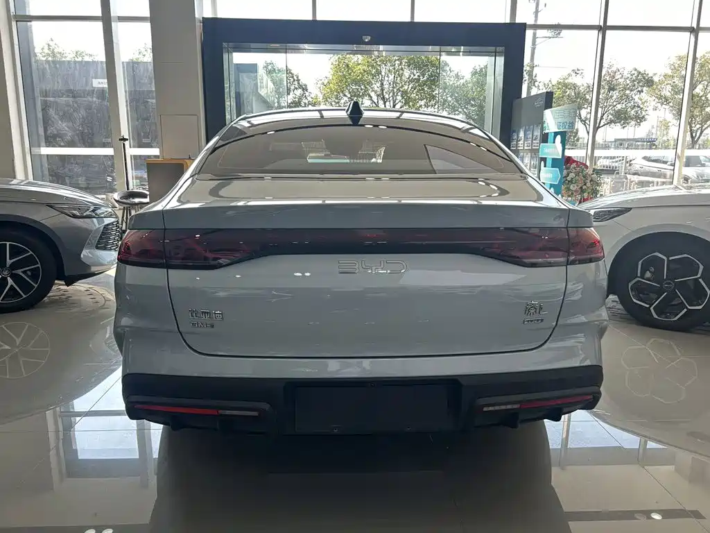 BYD Qin L — фото 8