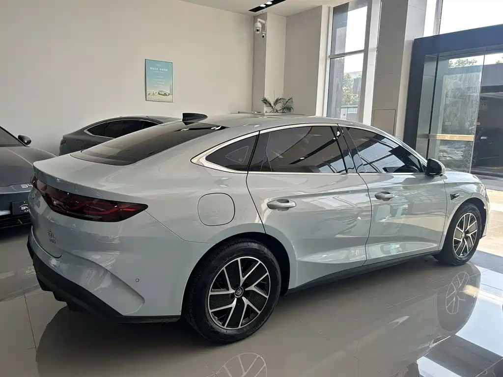 BYD Qin L — фото 9