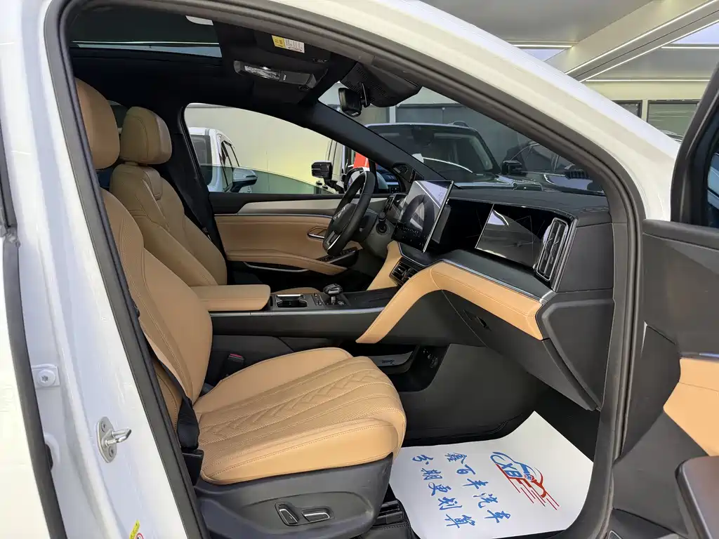 BYD L DM-i — фото 6