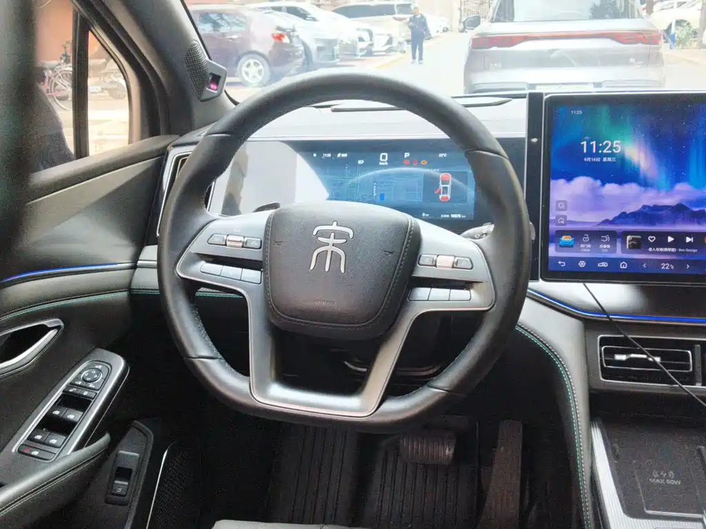 BYD L DM-i — фото 3