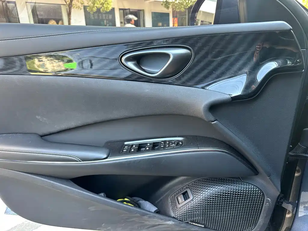 BYD Seal — фото 8