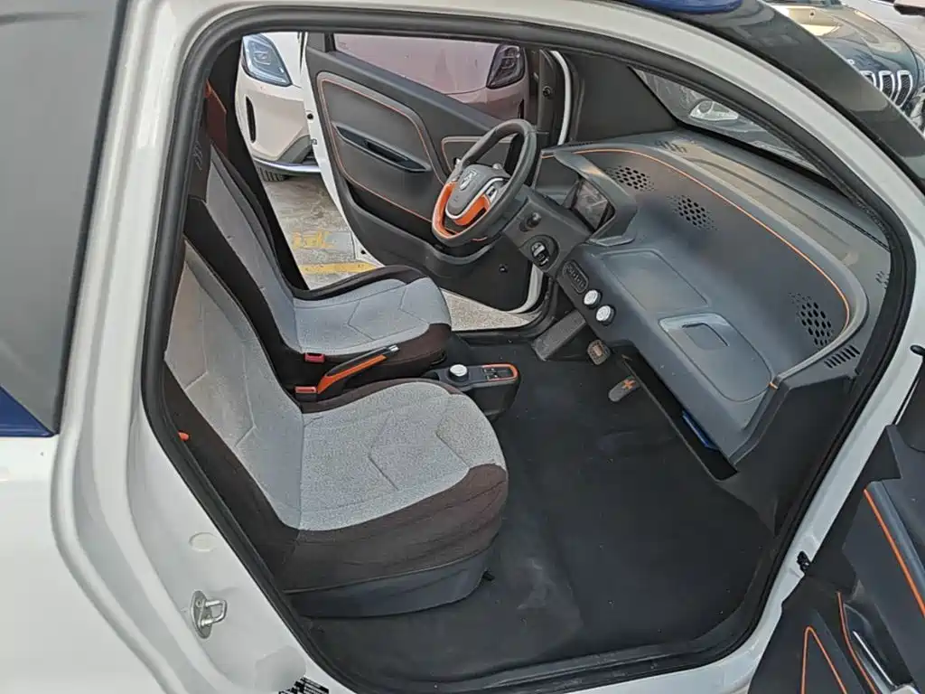 Baojun E100 — фото 25