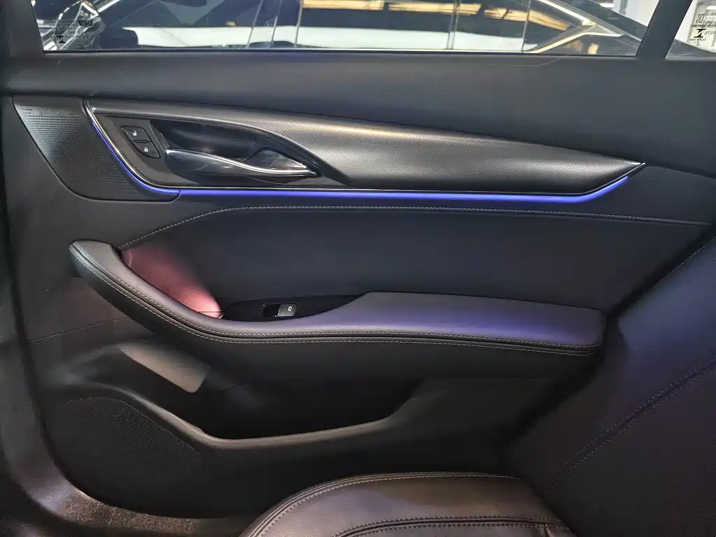 Cadillac CT5 — фото 13