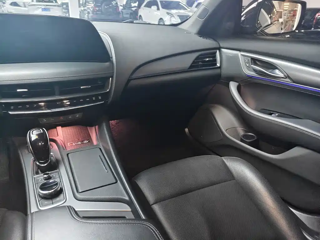 Cadillac CT5 — фото 15