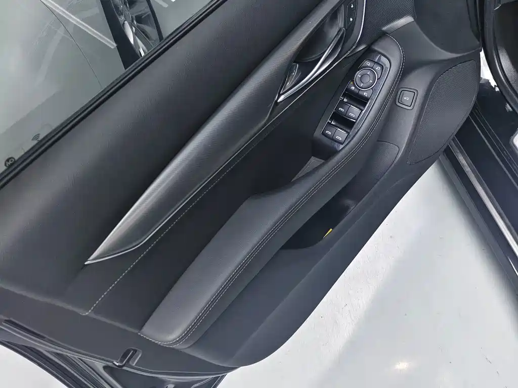 Cadillac CT5 — фото 4