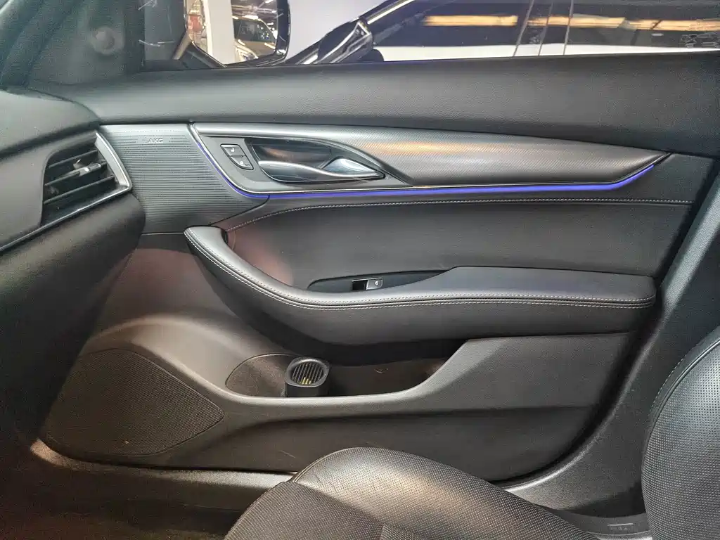 Cadillac CT5 — фото 8
