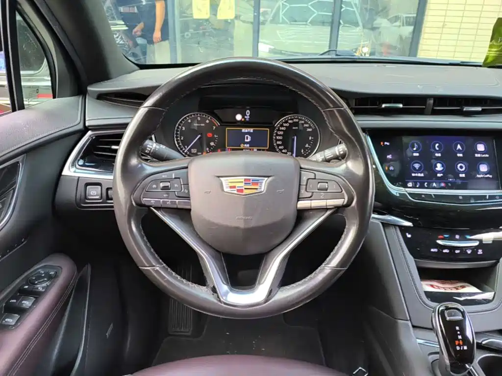 Cadillac XT6 — фото 11