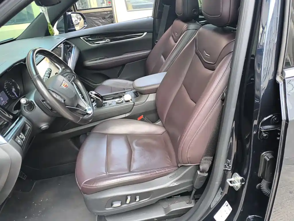 Cadillac XT6 — фото 15