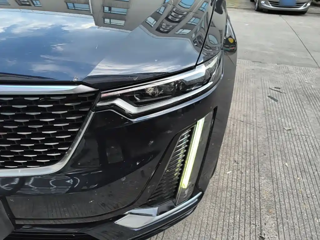 Cadillac XT6 — фото 24