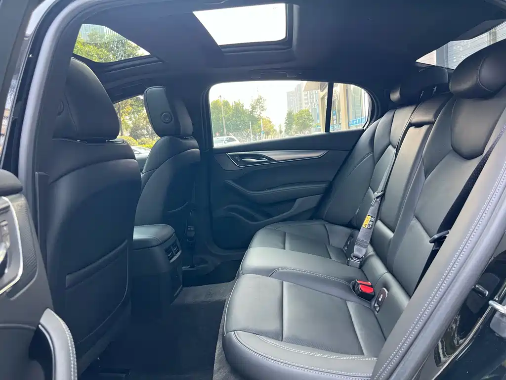 Cadillac CT5 — фото 13