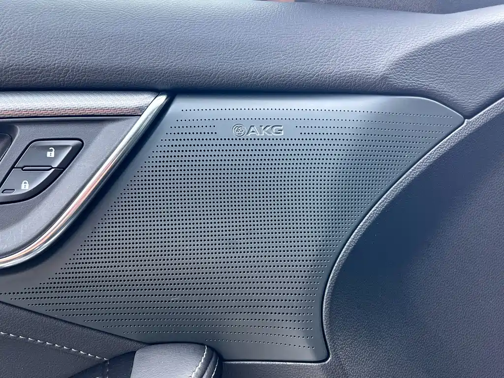 Cadillac CT5 — фото 9
