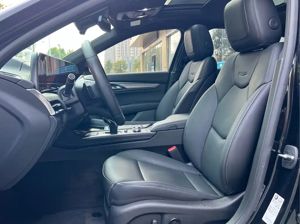 Cadillac CT5 — фото 10