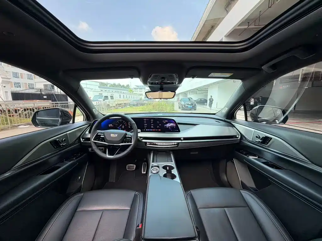Cadillac XT5 — фото 8