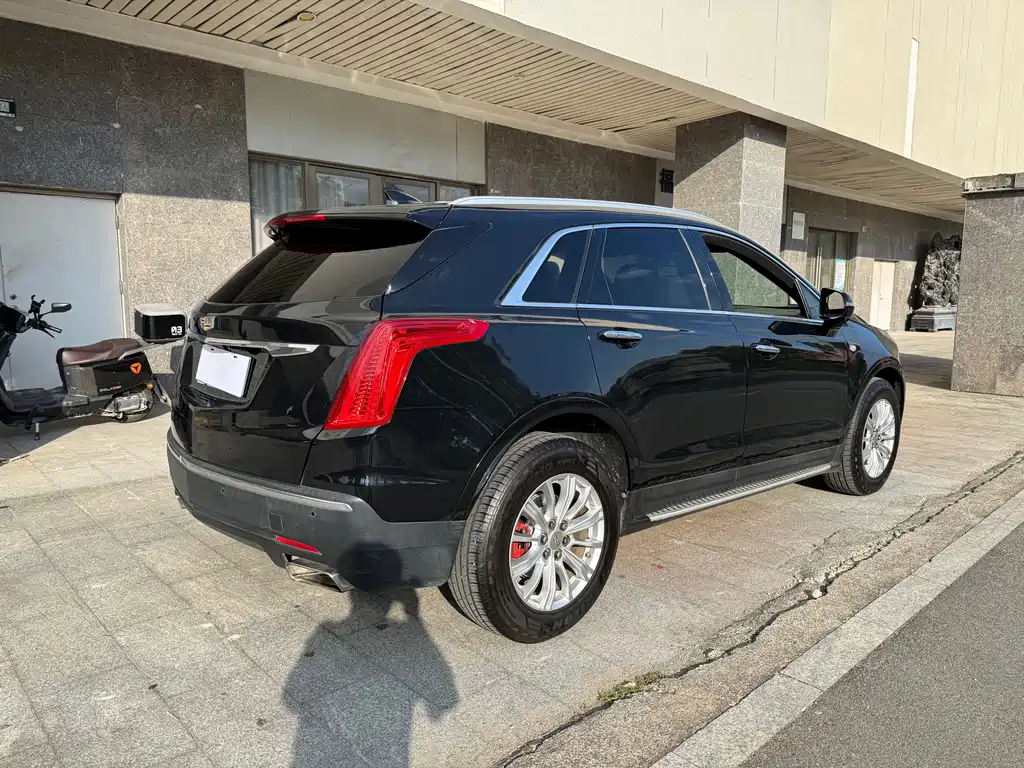 Cadillac XT5 — фото 17