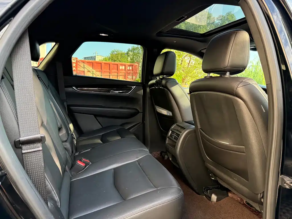 Cadillac XT5 — фото 20