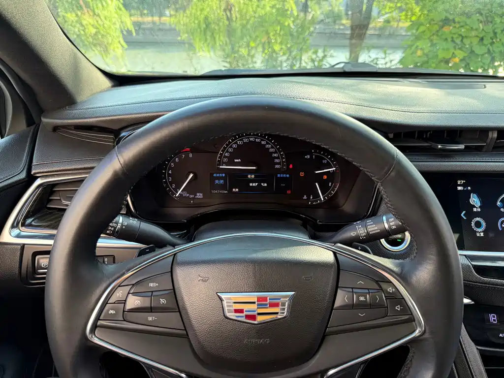 Cadillac XT5 — фото 23
