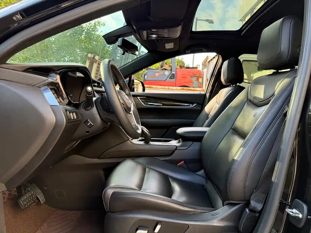 Cadillac XT5 — фото 6