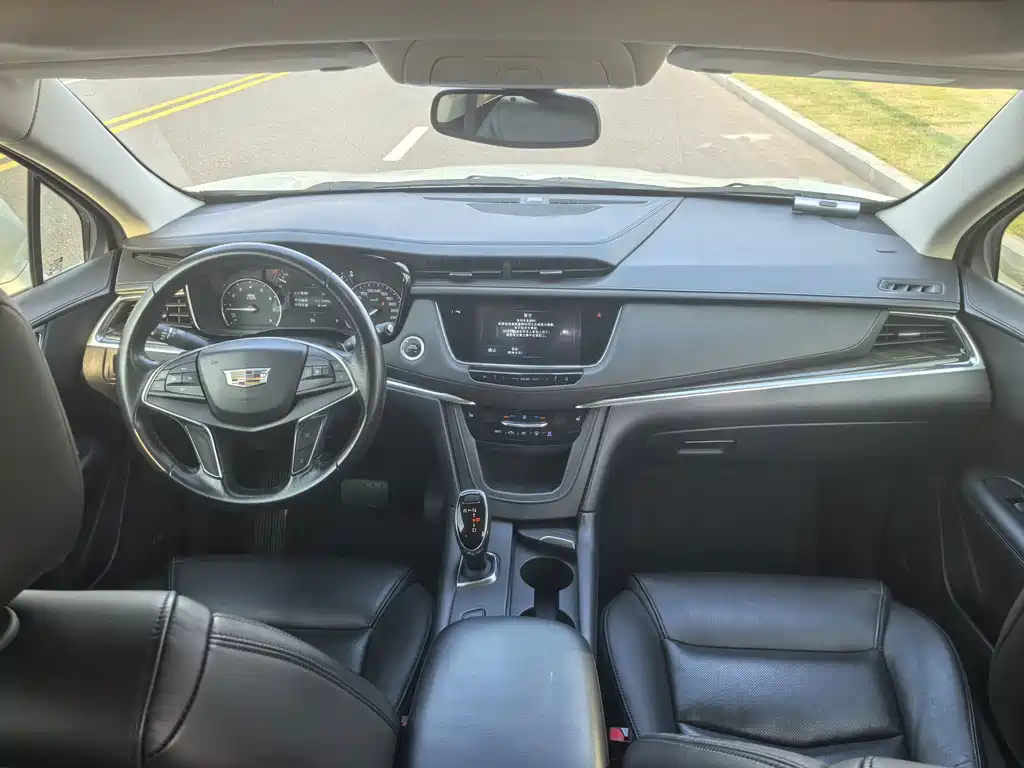 Cadillac XT5 — фото 10