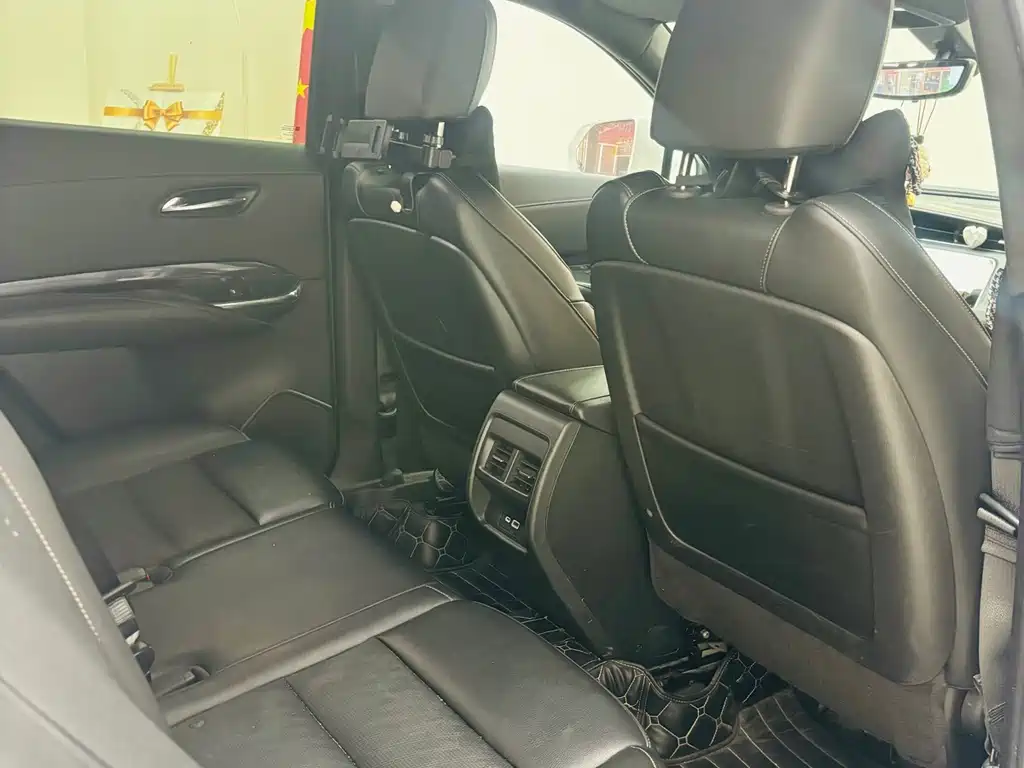 Cadillac XT4 — фото 11