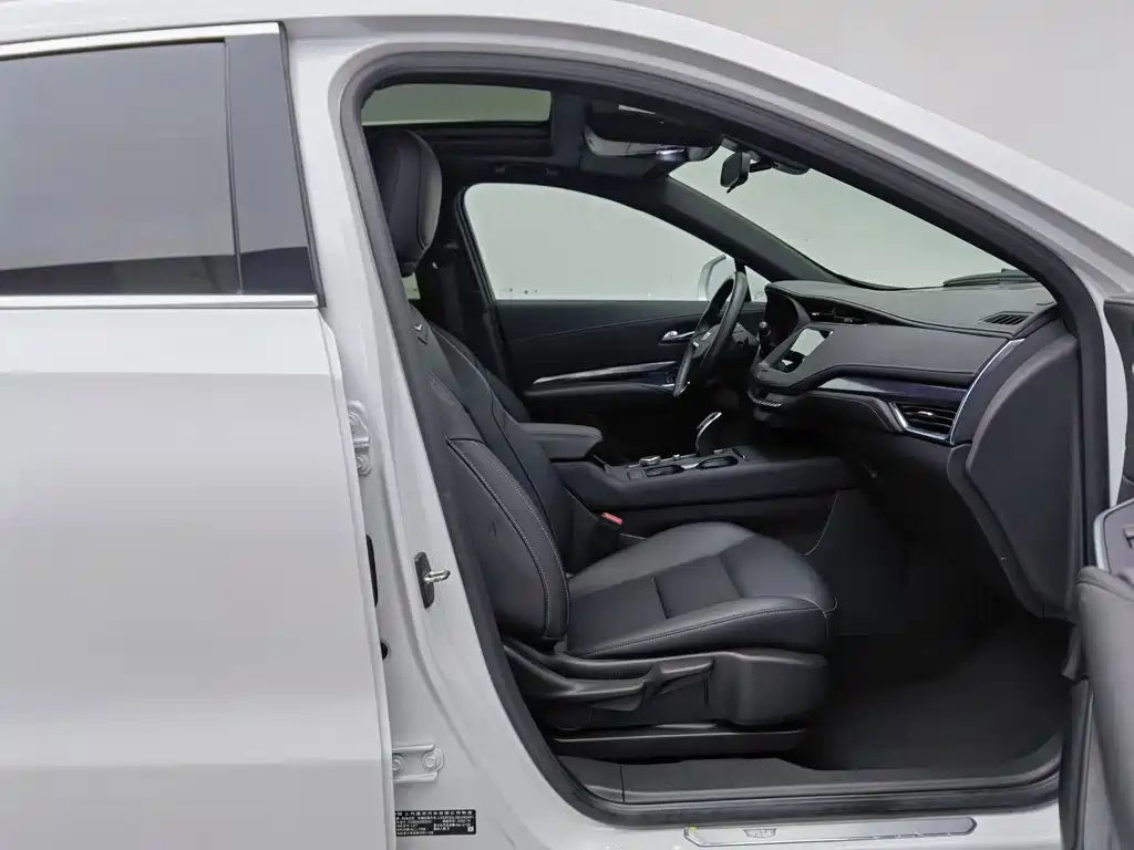 Cadillac XT4 — фото 23