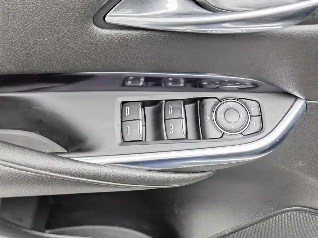 Cadillac XT4 — фото 9