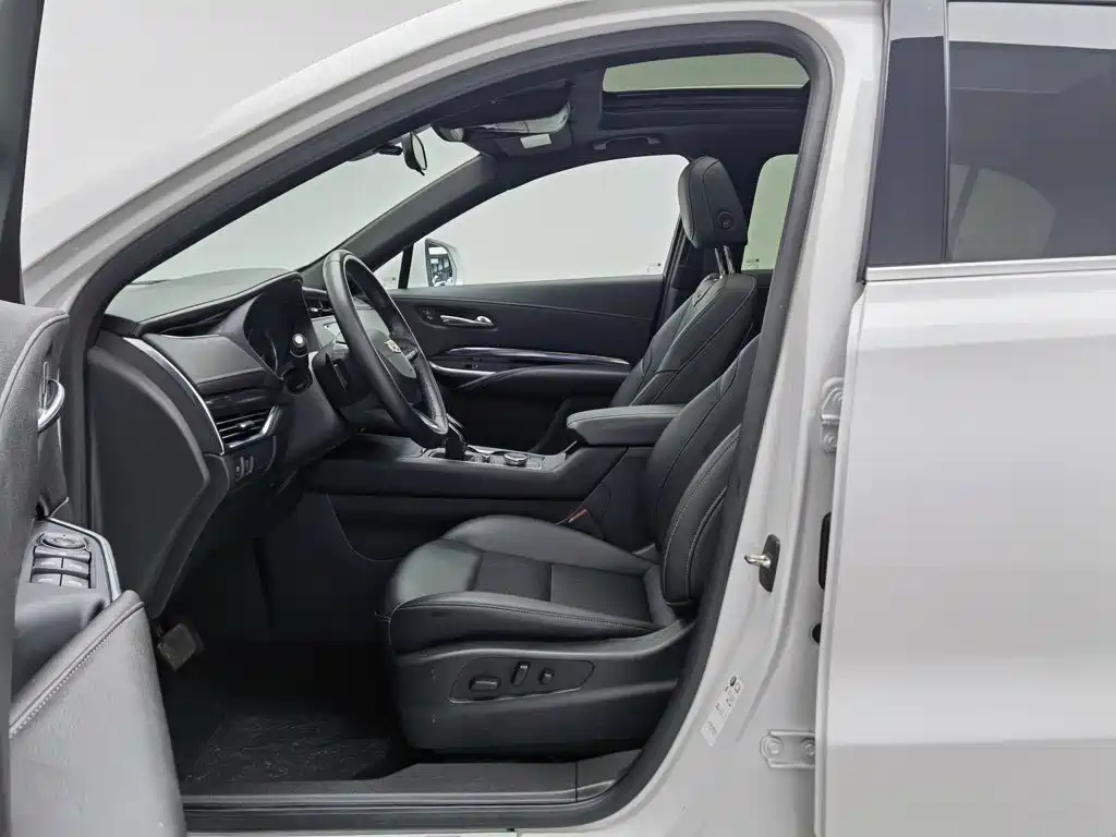 Cadillac XT4 — фото 10