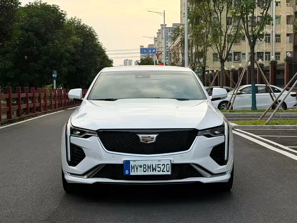 Cadillac CT4 — фото 2