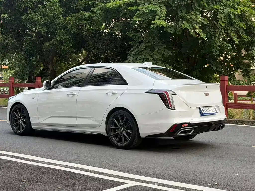 Cadillac CT4 — фото 6