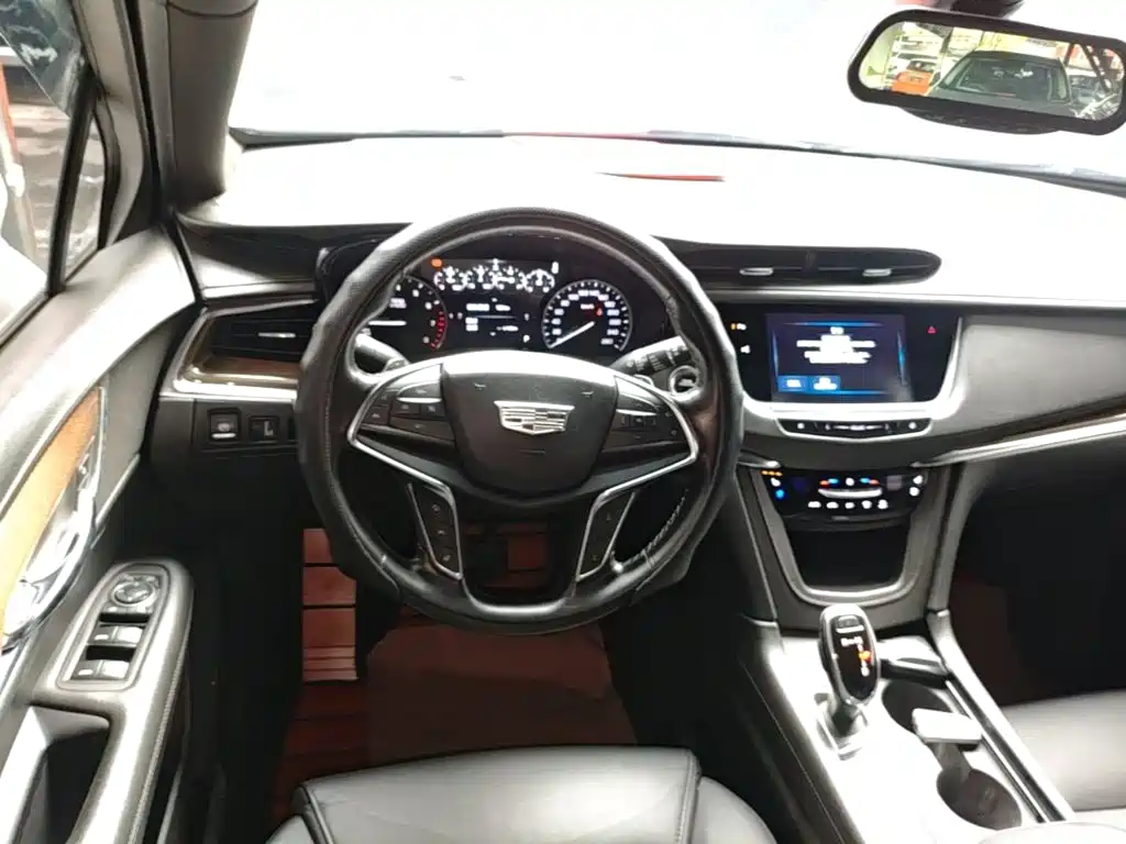 Cadillac XT5 — фото 11