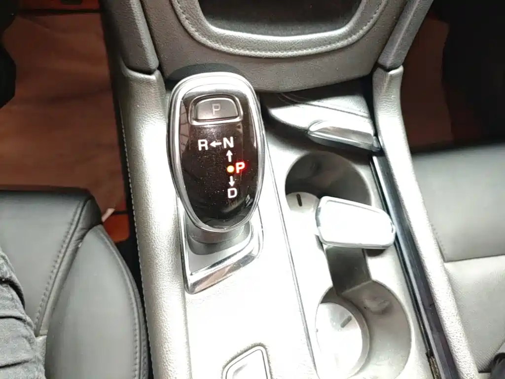 Cadillac XT5 — фото 14
