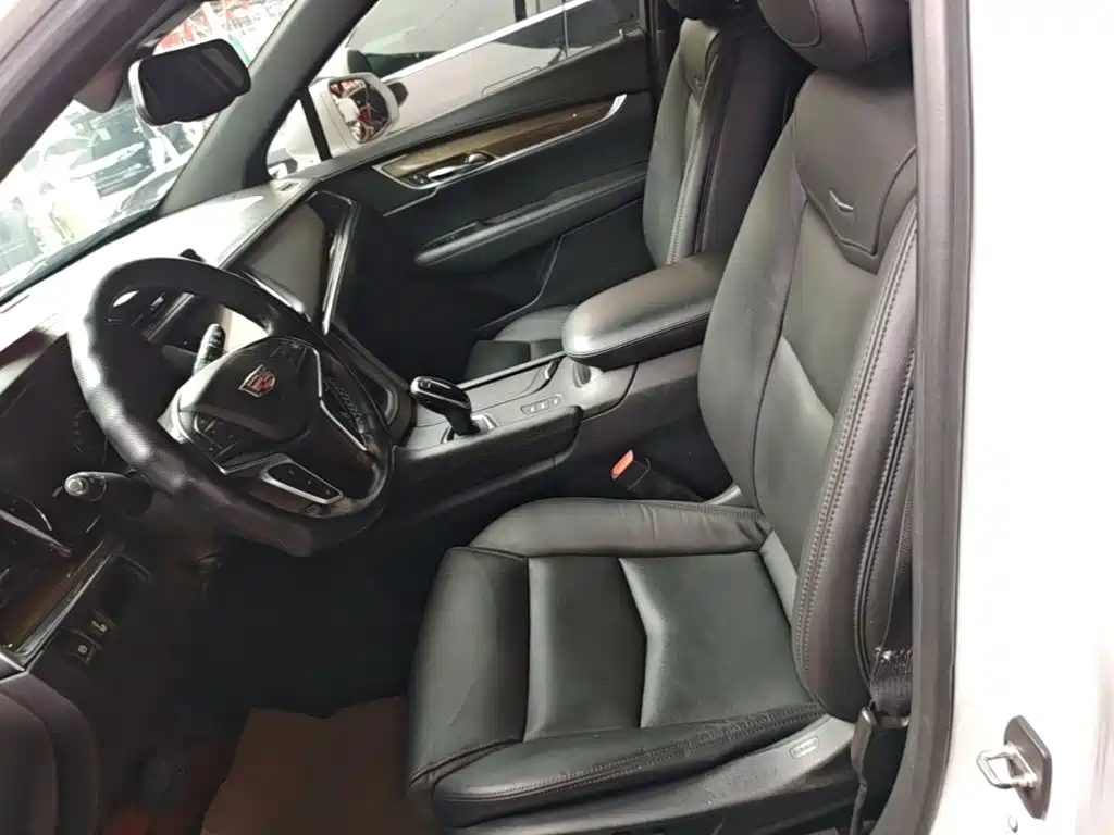 Cadillac XT5 — фото 15