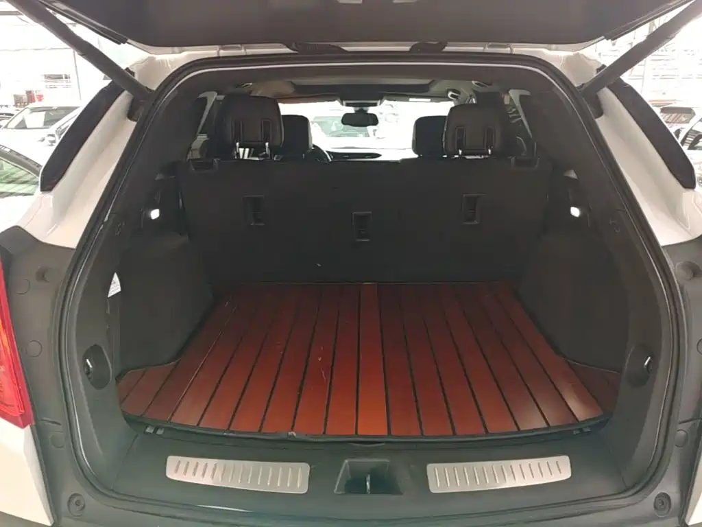 Cadillac XT5 — фото 19
