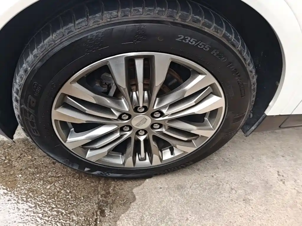 Cadillac XT5 — фото 23