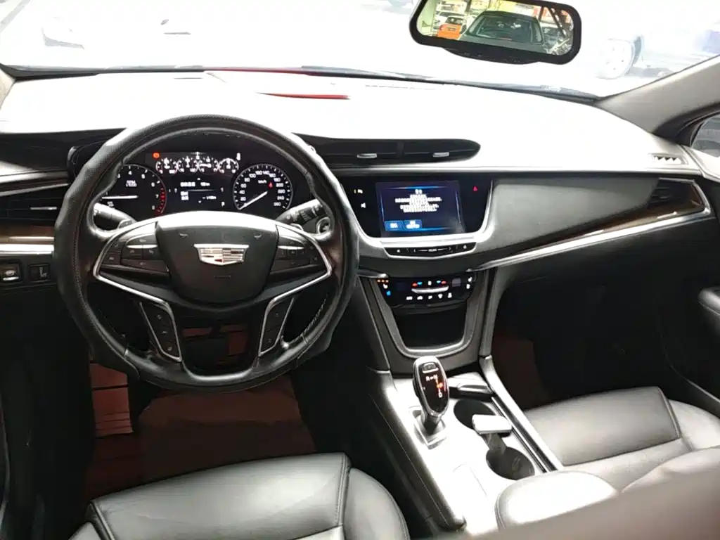 Cadillac XT5 — фото 10