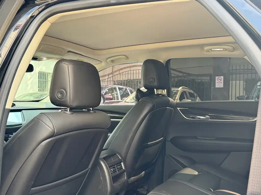 Cadillac XT5 — фото 7