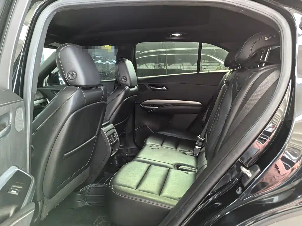Cadillac XT4 — фото 12