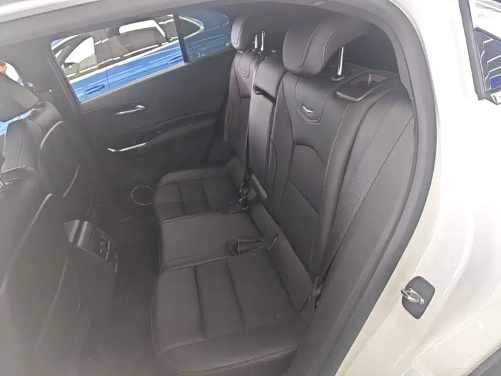 Cadillac XT4 — фото 17
