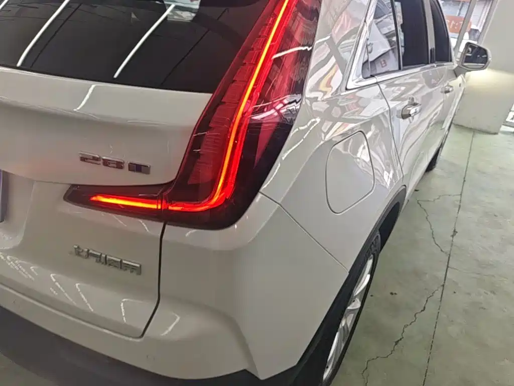 Cadillac XT4 — фото 8