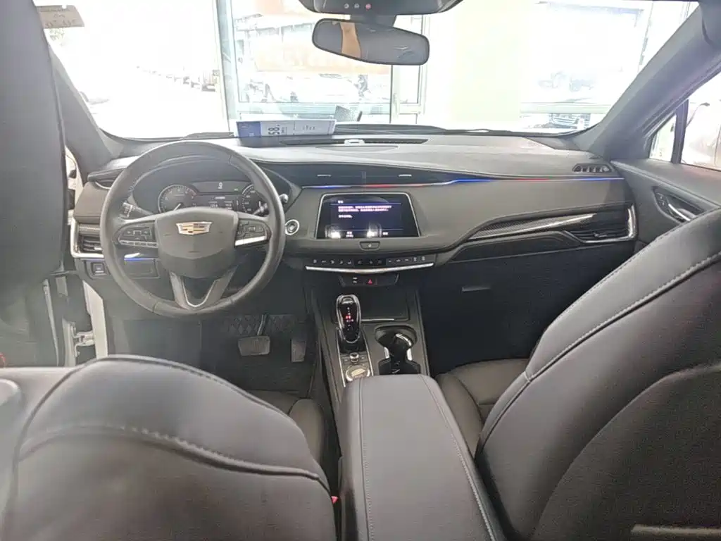 Cadillac XT4 — фото 10