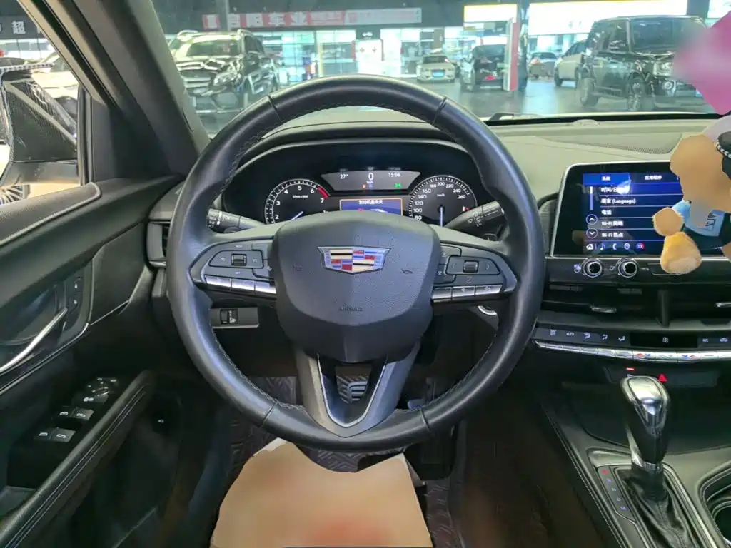 Cadillac CT4 — фото 11