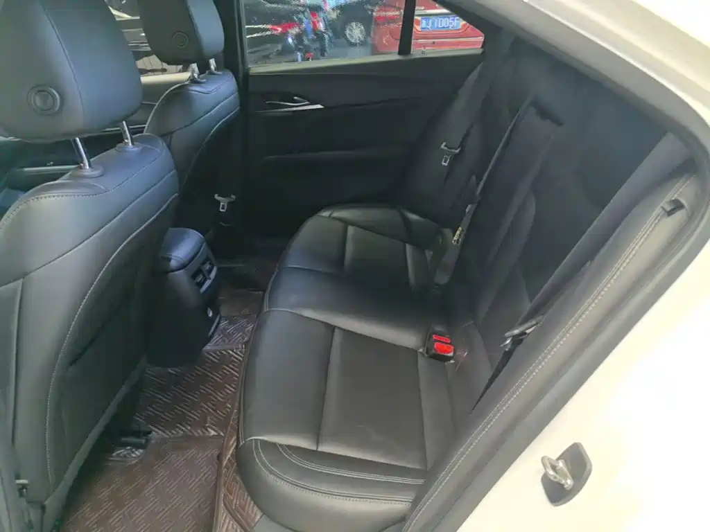 Cadillac CT4 — фото 17
