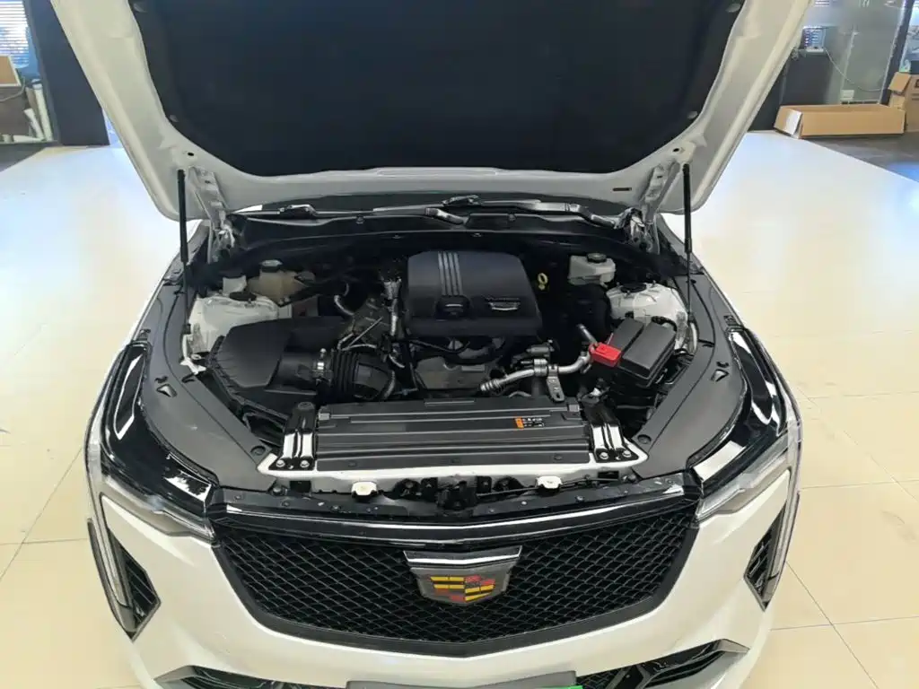 Cadillac CT4 — фото 20
