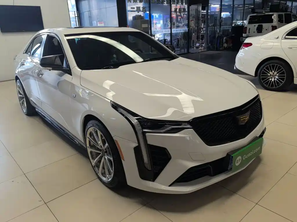 Cadillac CT4 — фото 4