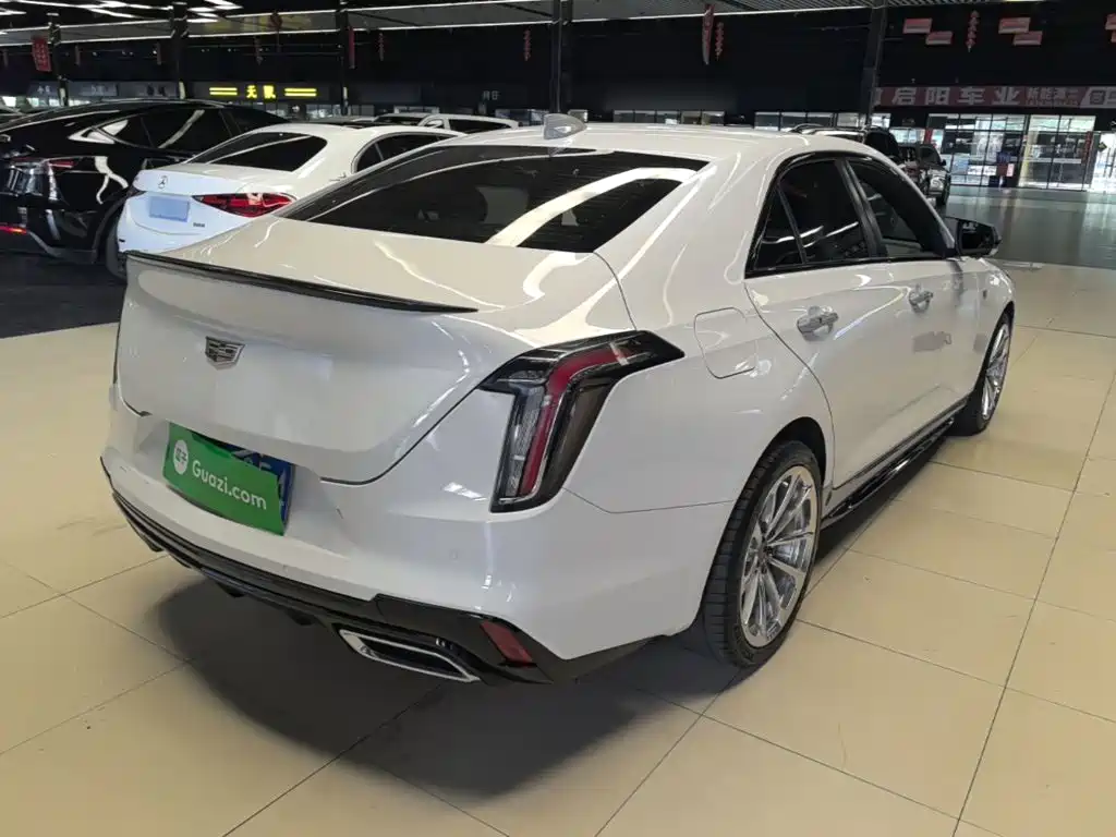 Cadillac CT4 — фото 7