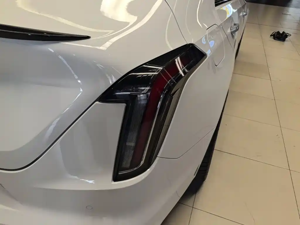 Cadillac CT4 — фото 8