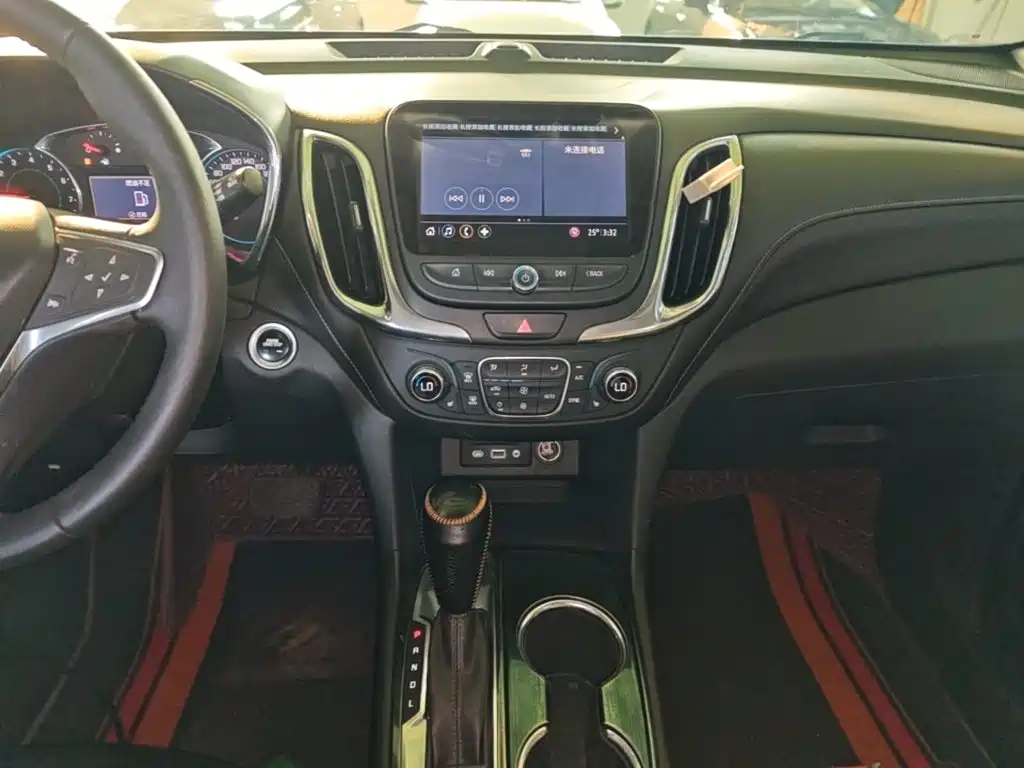 Chevrolet Equinox — фото 13