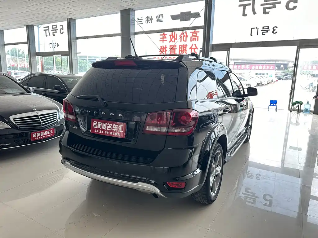 Dodge Journey — фото 13