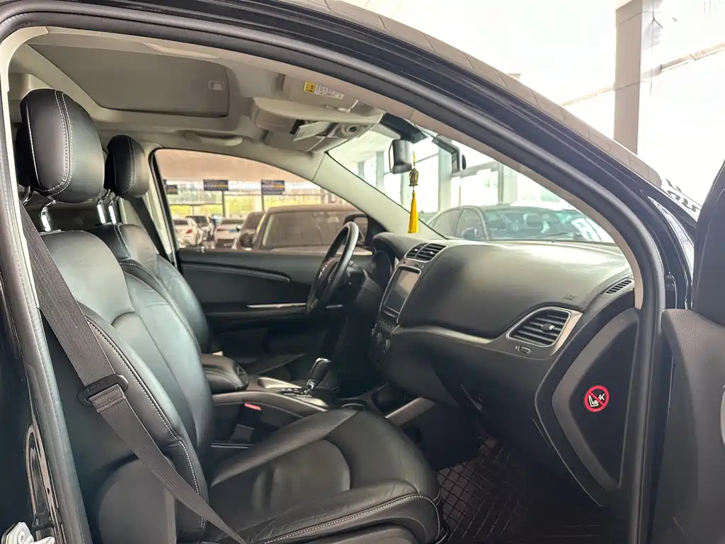Dodge Journey — фото 7